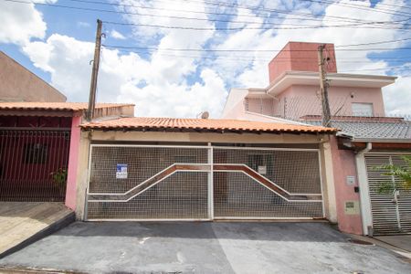 Casa para alugar com 111m², 2 quartos e 2 vagasFachada 