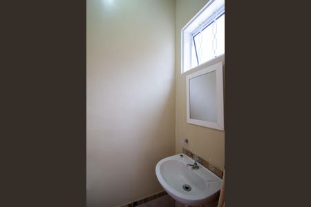 Casa para alugar com 111m², 2 quartos e 2 vagasBanheiro de serviço