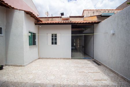 Casa para alugar com 111m², 2 quartos e 2 vagasQuintal 