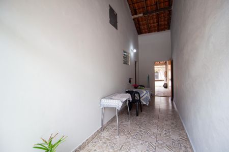 Casa para alugar com 111m², 2 quartos e 2 vagasCorredor 