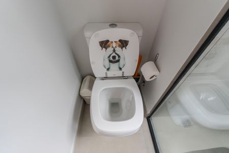 Banheiro de kitnet/studio para alugar com 1 quarto, 20m² em Bela Vista, São Paulo