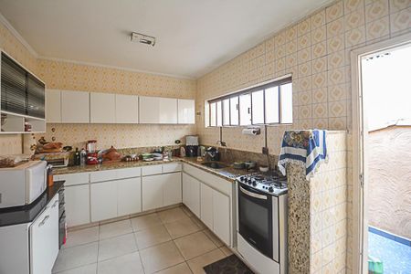 Casa à venda com 206m², 3 quartos e 2 vagas Casa à venda com 206m², 3 quartos e 2 vagasCozinha