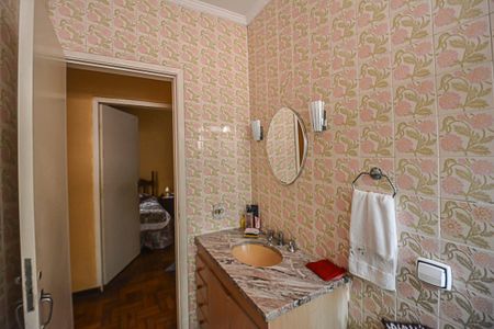 Casa à venda com 206m², 3 quartos e 2 vagas Casa à venda com 206m², 3 quartos e 2 vagasBanheiro