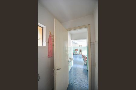 Casa à venda com 206m², 3 quartos e 2 vagas Casa à venda com 206m², 3 quartos e 2 vagasBanheiro de serviço