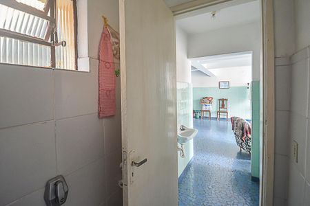Casa à venda com 206m², 3 quartos e 2 vagas Casa à venda com 206m², 3 quartos e 2 vagasBanheiro de serviço