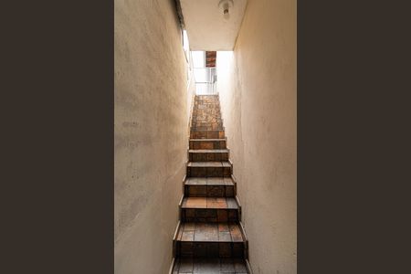 Casa para alugar com 250m², 3 quartos e 5 vagas Casa para alugar com 250m², 3 quartos e 5 vagasEscada