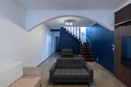 Sala de casa para alugar com 3 quartos, 250m² em Vila Carmosina, São Paulo