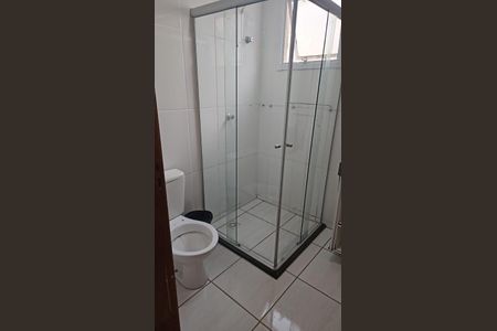 Banheiro de apartamento para alugar com 2 quartos, 50m² em Shopping Park, Uberlândia