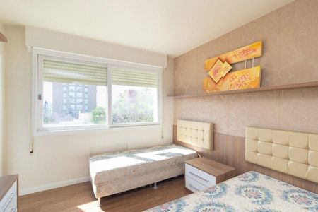 Quarto 2 de apartamento para alugar com 2 quartos, 104m² em Petrópolis, Porto Alegre