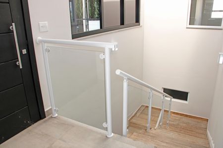 Casa de condomínio para alugar com 466m², 5 quartos e 6 vagasEscada