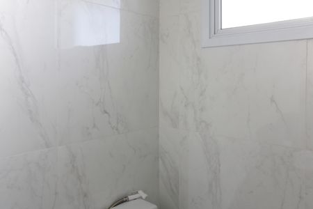 Casa de condomínio para alugar com 466m², 5 quartos e 6 vagasBanheiro da Semi-Suíte 