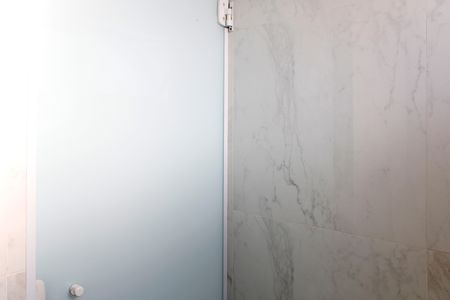 Casa de condomínio para alugar com 466m², 5 quartos e 6 vagasBanheiro da Semi-Suíte 