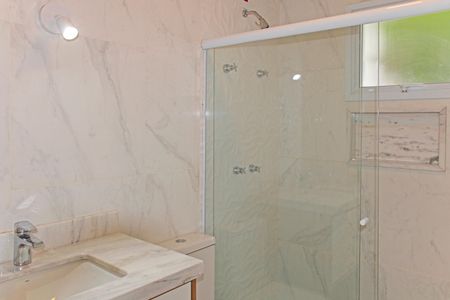 Casa de condomínio para alugar com 466m², 5 quartos e 6 vagasBanheiro 2