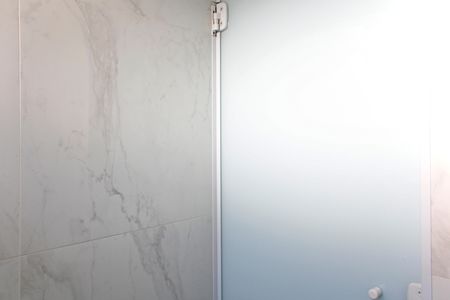 Casa de condomínio para alugar com 466m², 5 quartos e 6 vagasBanheiro da Semi-Suíte 