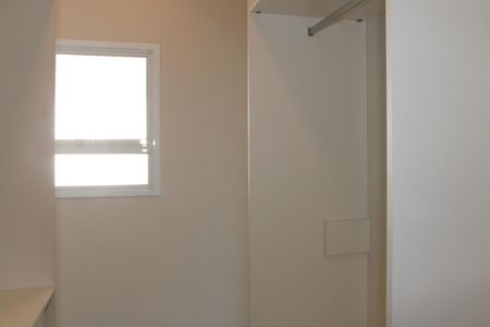 Casa de condomínio para alugar com 466m², 5 quartos e 6 vagasCloset da Suíte 2