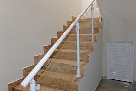 Casa de condomínio para alugar com 466m², 5 quartos e 6 vagasEscada