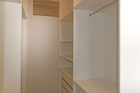 Casa de condomínio para alugar com 466m², 5 quartos e 6 vagasCloset da Suíte 2