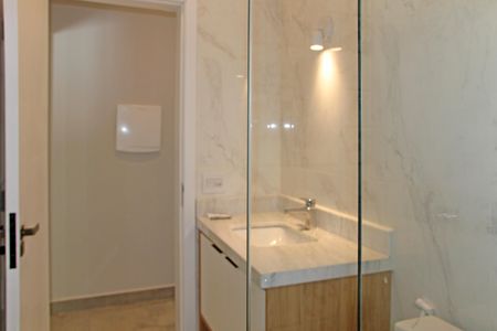 Casa de condomínio para alugar com 466m², 5 quartos e 6 vagasBanheiro 1