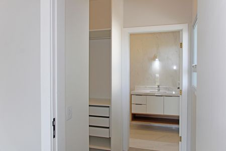 Casa de condomínio para alugar com 466m², 5 quartos e 6 vagasCloset da Suíte 2