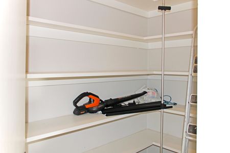 Casa de condomínio para alugar com 466m², 5 quartos e 6 vagasDespensa da Cozinha 1