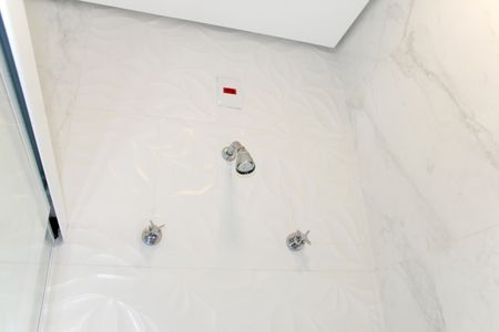 Casa de condomínio para alugar com 466m², 5 quartos e 6 vagasBanheiro da Suíte 1