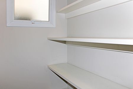 Casa de condomínio para alugar com 466m², 5 quartos e 6 vagasDespensa da Cozinha 1