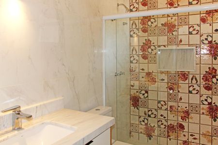 Casa de condomínio para alugar com 466m², 5 quartos e 6 vagasBanheiro 1