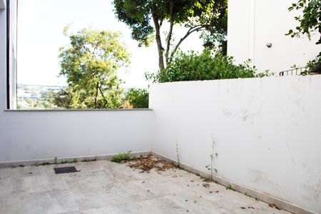Casa de condomínio para alugar com 466m², 5 quartos e 6 vagasÁrea de Serviço 2