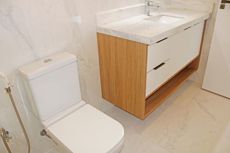 Casa de condomínio para alugar com 466m², 5 quartos e 6 vagasBanheiro da Suíte 2