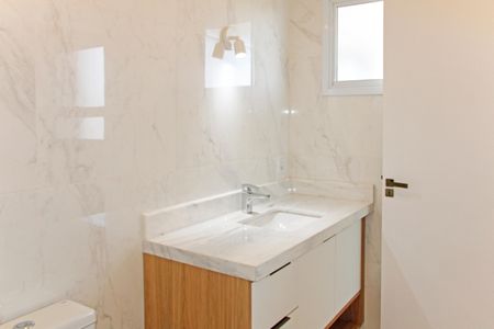 Casa de condomínio para alugar com 466m², 5 quartos e 6 vagasBanheiro da Suíte 2