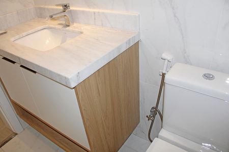 Casa de condomínio para alugar com 466m², 5 quartos e 6 vagasBanheiro 1