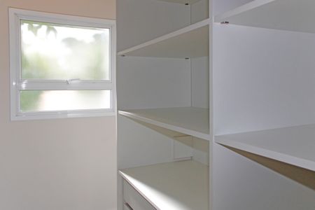 Casa de condomínio para alugar com 466m², 5 quartos e 6 vagasCloset da Suíte 1