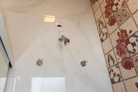 Casa de condomínio para alugar com 466m², 5 quartos e 6 vagasBanheiro 1