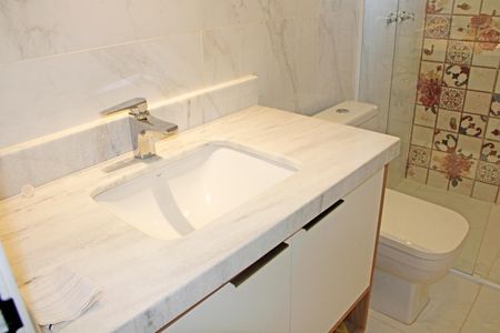 Casa de condomínio para alugar com 466m², 5 quartos e 6 vagasBanheiro 1