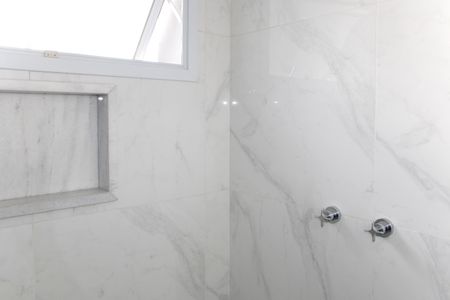 Casa de condomínio para alugar com 466m², 5 quartos e 6 vagasBanheiro da Semi-Suíte 