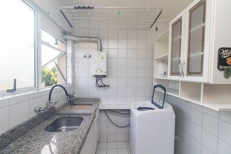 Cozinha  de apartamento para alugar com 2 quartos, 60m² em São João, Porto Alegre