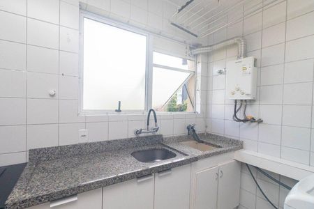 Cozinha  de apartamento para alugar com 2 quartos, 60m² em São João, Porto Alegre