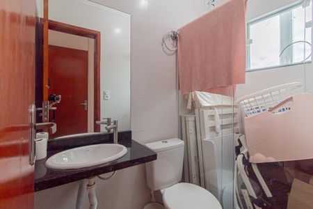 Casa de condomínio à venda com 70m², 2 quartos e 1 vagaBanheiro de Suite 2