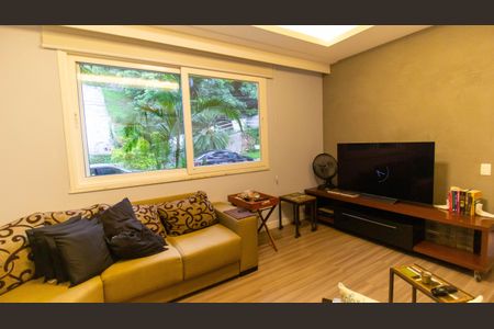 Casa de condomínio à venda com 247m², 4 quartos e 2 vagas