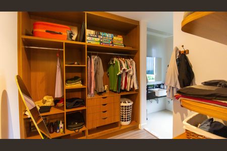 Casa de condomínio à venda com 247m², 4 quartos e 2 vagas