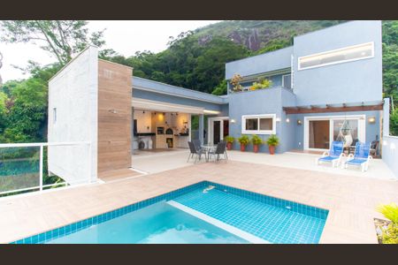 Casa de condomínio à venda com 247m², 4 quartos e 2 vagas