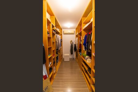 Casa de condomínio à venda com 247m², 4 quartos e 2 vagas