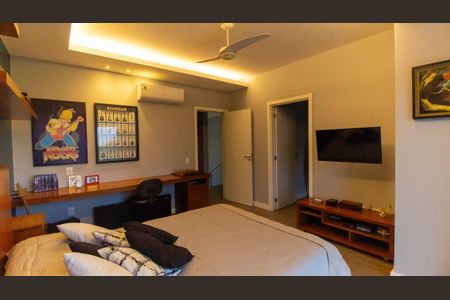 Casa de condomínio à venda com 247m², 4 quartos e 2 vagas