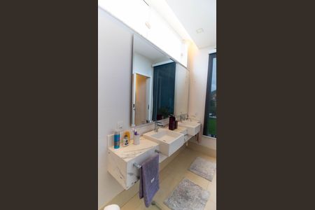 Casa de condomínio à venda com 247m², 4 quartos e 2 vagas