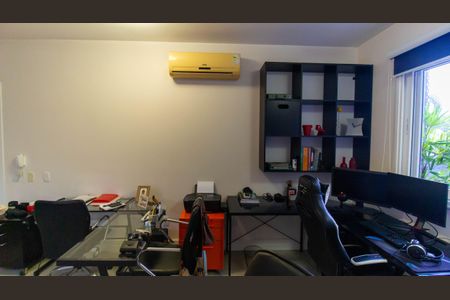 Casa de condomínio à venda com 247m², 4 quartos e 2 vagas