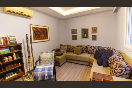 Casa de condomínio à venda com 247m², 4 quartos e 2 vagas