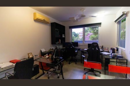 Casa de condomínio à venda com 247m², 4 quartos e 2 vagas