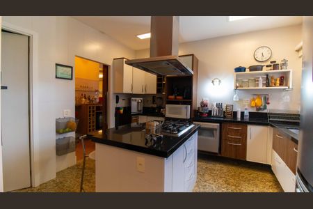 Casa de condomínio à venda com 247m², 4 quartos e 2 vagas