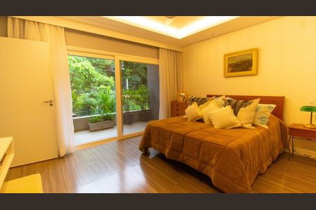 Casa de condomínio à venda com 247m², 4 quartos e 2 vagas