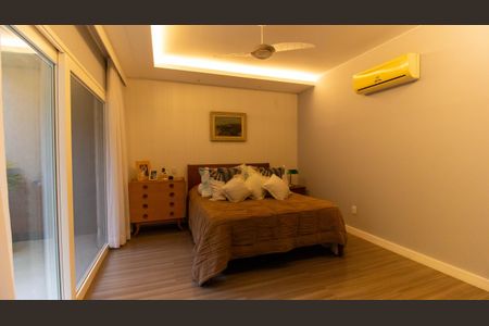 Casa de condomínio à venda com 247m², 4 quartos e 2 vagas